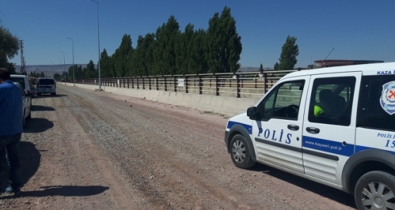 Dur ihtarına uymayan şahıs polise ateş açtı