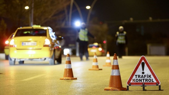 'Dur' ihtarına uymayan sürücünün aracıyla çarptığı polis şehit oldu