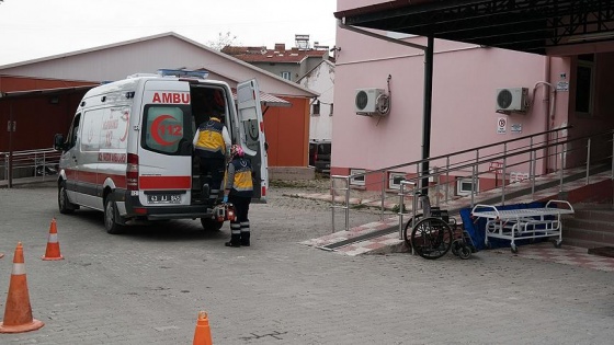 Durdurmaya çalıştığı traktörün altında kaldı