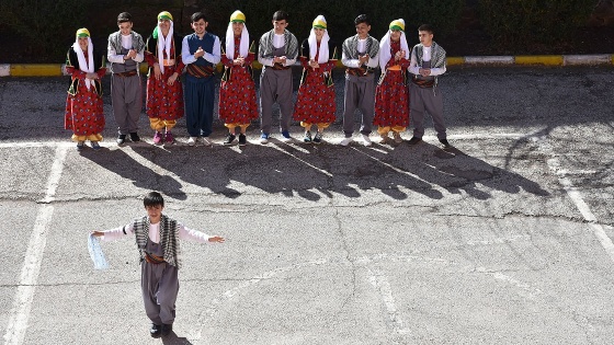 Duymadıkları ritme ayak uyduruyorlar