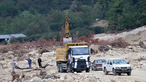 Düzce'de sel bölgesindeki çalışmalar yeniden başladı