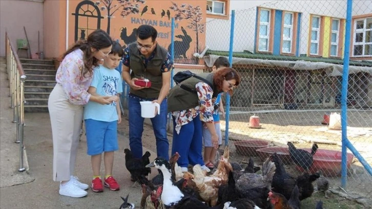 Düzce'de hayvansever çocuklar can dostlarını unutmadı