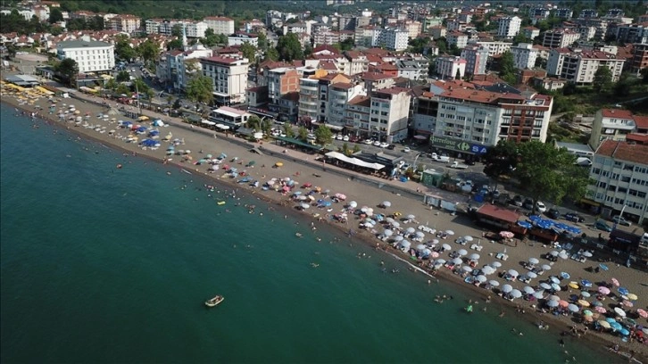 Düzce'de olumsuz hava şartları sebebiyle denize girmek yasaklandı