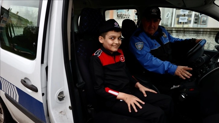 Düzce'de otizmli çocuğun polislik hayali bir günlüğüne gerçeğe dönüştü