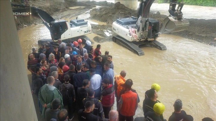 Düzce'de sele kapılan operatörü arama çalışmalarına ara verildi