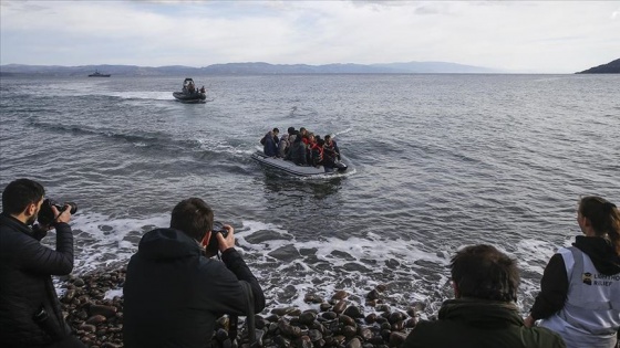 Düzensiz göçmenler Midilli'ye geliyor