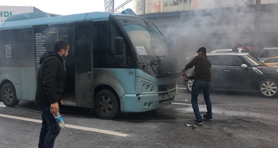 E-5'te yolcu minibüsü alev aldı faciadan dönüldü