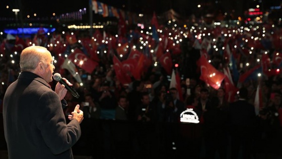 'Ebru kardeşim 'Hiç üzülme ağlama, sen gülümse daima'