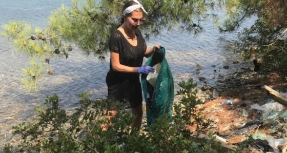 Ebru Yaşar doğum gününde çöp topladı