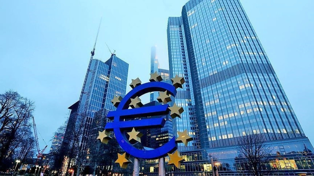 ECB tutanakları, üyelerin enflasyon endişelerinin devam ettiğini ortaya koydu