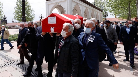 Edebiyatçı Emine Işınsu Öksüz son yolculuğuna uğurlandı