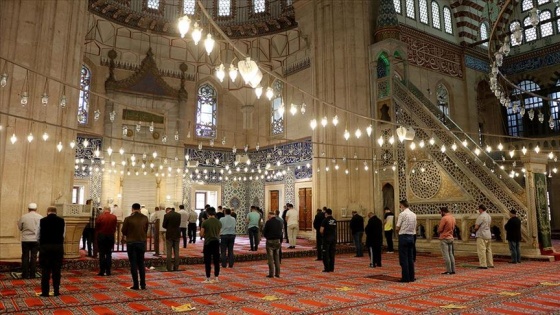 Edirne'de Selimiye Camisi'nde namaz kılmanın sevinci yaşanıyor