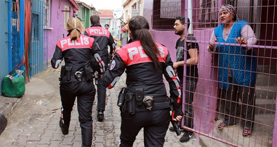 Edirne'de sıcak saatler! Mezarlıkta silah sesleri yükseldi, ortalık karıştı