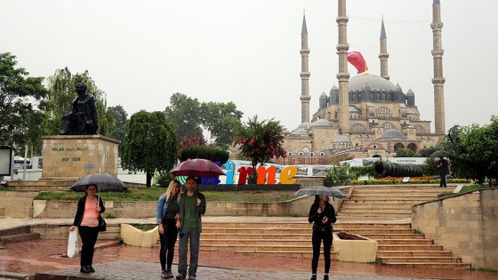 Edirne'de şiddetli sağanak etkili oluyor