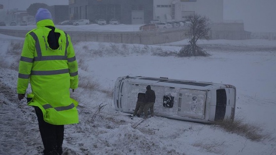 Edirne'de yolcu minibüsü devrildi: 10 yaralı