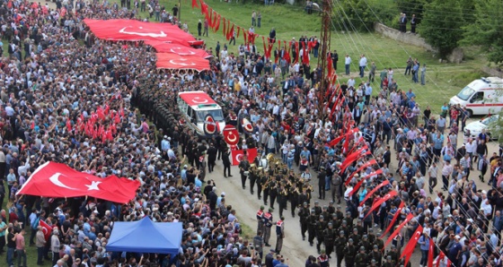 Edirneli şehidi binler uğurladı