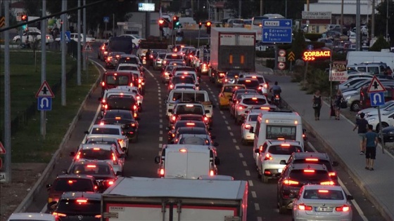 Edremit Körfezi'nde bayram trafiği