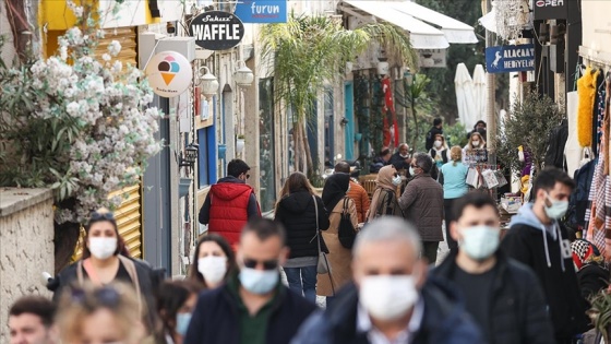 Ege'deki turizm beldeleri, kısıtlamasız ilk cumartesiyi hareketli geçirdi