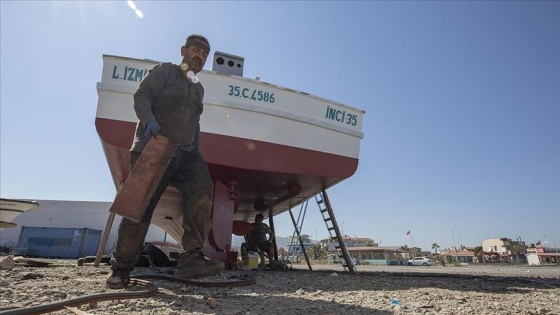 Egeli balıkçılar '1 Eylül' hazırlıklarını Kovid-19 tedbirleriyle sürdürüyor