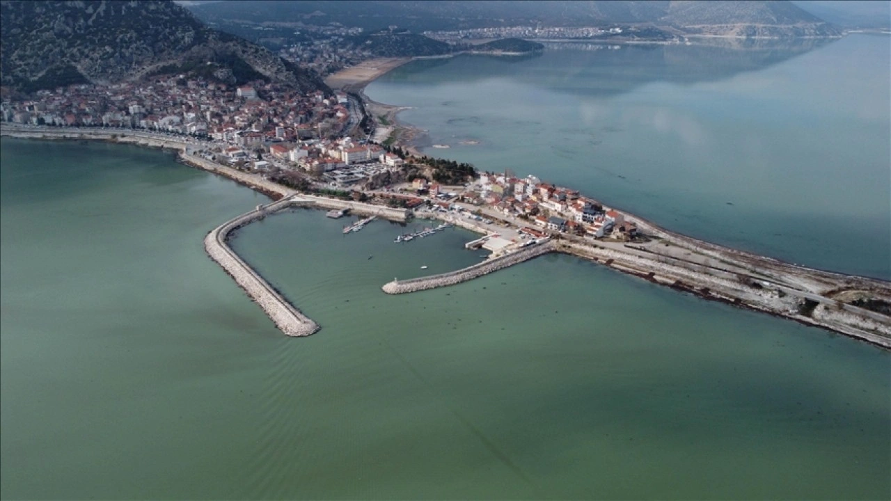 Eğirdir Gölü'nde ot ve yosun temizliği tamamlandı