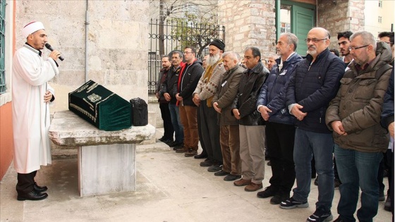 Eğitime bağışlanan kadavra 8 yıl sonra törenle toprağa verildi