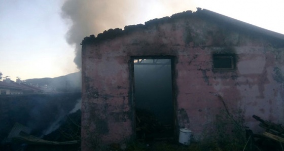 Elazığ’da bir ev, odunluk, samanlık ve 3 kiler kül oldu