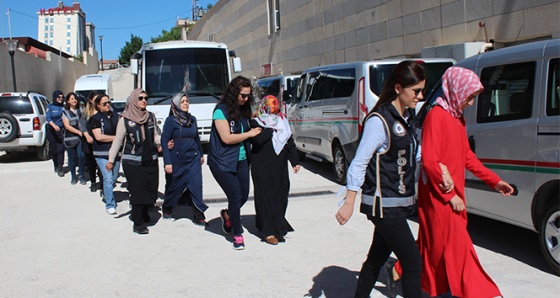 Elazığ'da FETÖ'nün kadın yapılanmasına yönelik operasyonda 5 tutuklama
