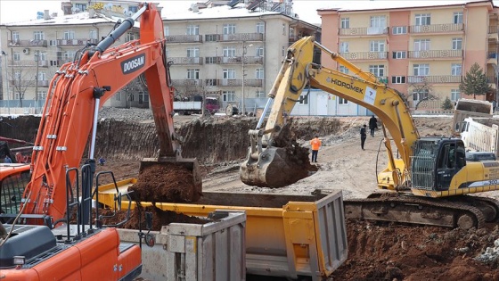 Elazığ'da hasarlı 602 kentsel dönüşüm kapsamında da 318 binanın yıkımı yapıldı