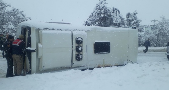 Elazığ'da midibüs devrildi: 16 yaralı