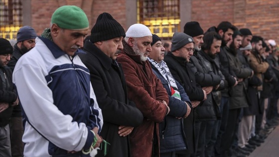 Elazığ depreminde hayatını kaybedenler için gıyabi cenaze namazı kılındı