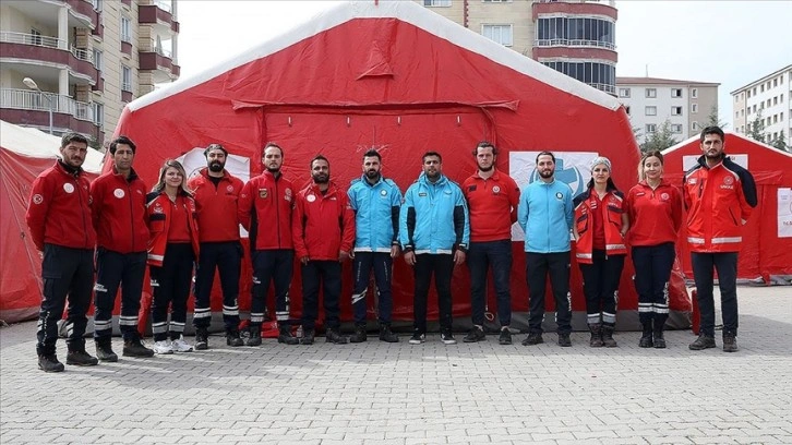 Elazığ depremini yaşayan sağlık personeli, Adıyaman'da 