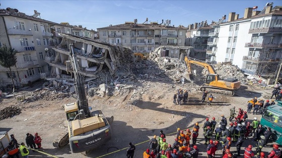 Elazığ ve Malatya'da deprem nedeniyle varlıklarının üçte birini kaybedenlerin vergi borcu silin