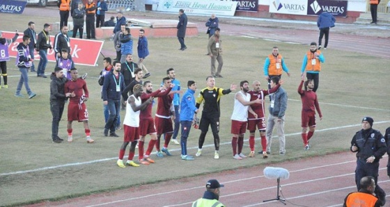 Elazığsporlu oyunculardan maç sonrası protesto