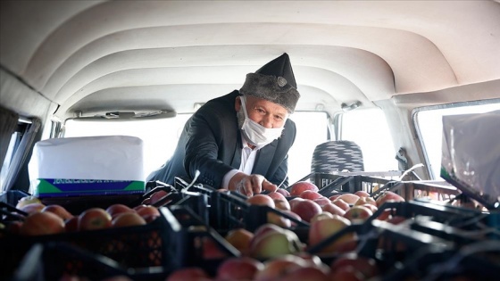 &#039;Elmacı Dede&#039; Kayseri 1. Komando Tugayını unutmadı