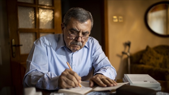 Emekli öğretmen, kanserden ölen eşi için yazdığı şiirleri besteleterek ölümsüzleştirdi