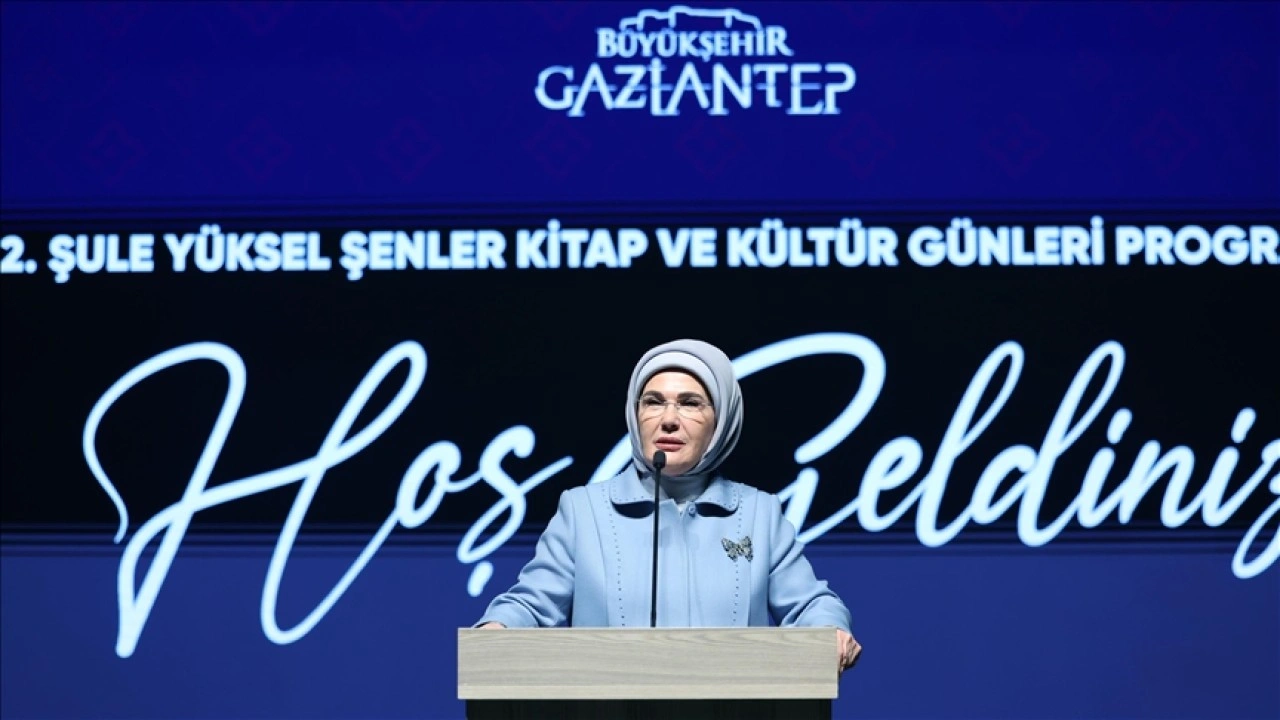 Emine Erdoğan: Bize düşen fikri ve vicdanı kendi öz kaynaklarıyla beslenmiş nesiller yetiştirmektir