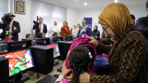 Emine Erdoğan Cezayir'de bilgisayar laboratuvarı açtı