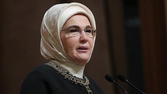 Emine Erdoğan, sokak hayvanlarının yaşam koşullarını iyileştiren emniyet teşkilatına teşekkür etti