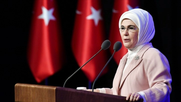 Emine Erdoğan: Ukrayna'daki savaş mağduru yetim çocukları ülkemizde ağırlamaktan mutluluk duyuy