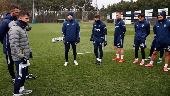 Emre Belözoğlu Fenerbahçe'nin başında ilk idmanına çıktı