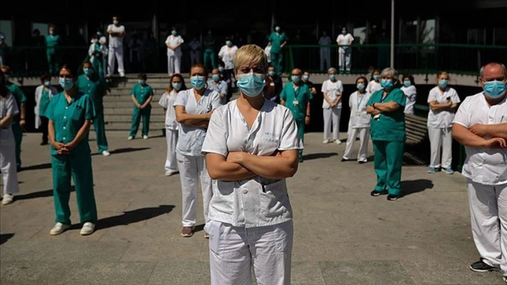 Endonezya'da doktor ve hemşireler, sağlık alanındaki kanun teklifini protesto etti