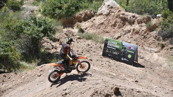 Enduro tutkunları Sivas'ta düzenlenen festivalde bir araya geldi