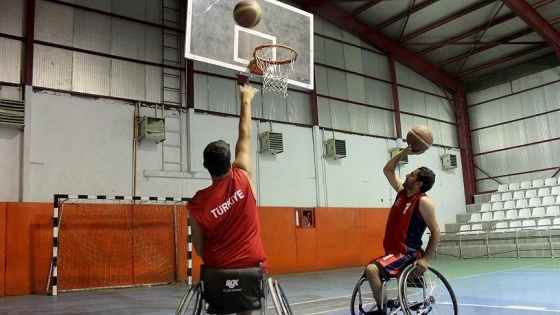 Engellerine basketbolla 'blok' yaptılar