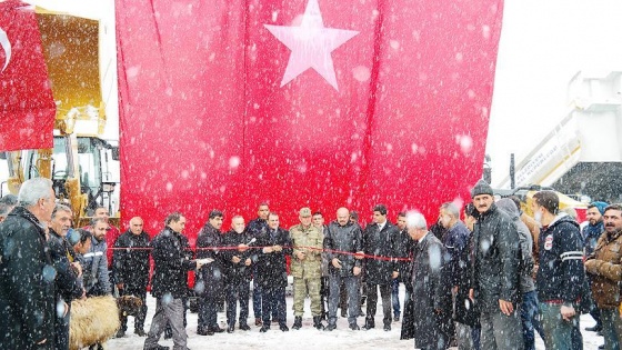 Erciş Belediyesine alınan 17 iş makinesi hizmete başladı