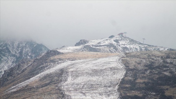 Erciyes beyaz örtüsünü giydi