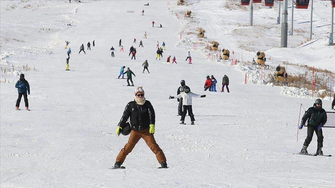 Erciyes Kayak Merkezi, hafta sonu 32 bini aşkın ziyaretçi ağırladı