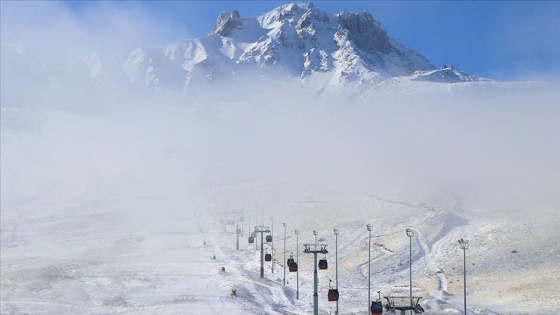 Erciyes Kayak Merkezi'nde kar kalınlığı 20 santimetreye ulaştı