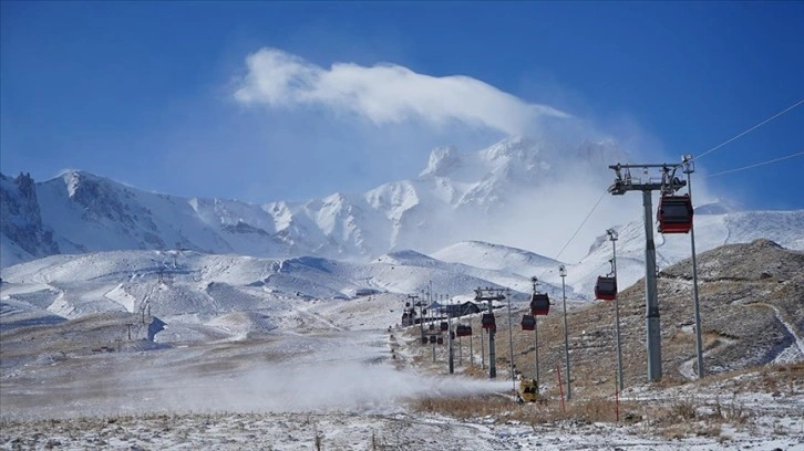 Erciyes Kayak Merkezi yeni sezon için gün sayıyor