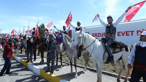 Erdoğan'a atlı ciritçilerle karşılama