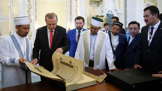 Erdoğan, Kazakistan'da Hazret Sultan Camisi'ni ziyaret etti